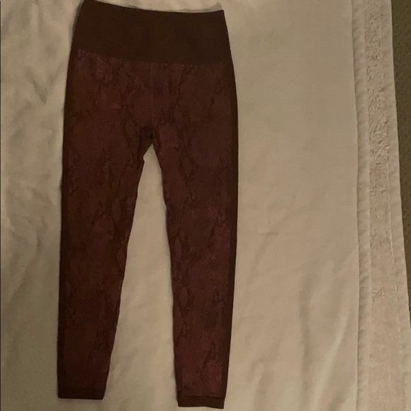 High-Waisted Seamless Snakeskin 7/8 - Picture 7 of 15